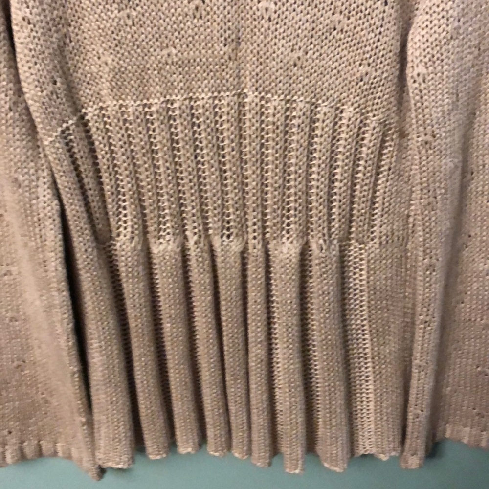 🌺Beautiful Cream Sweater🌺 - Picture 6 of 8